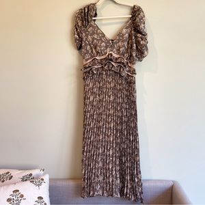 En Saison Daphne Midi Dress	Mushroom NWT